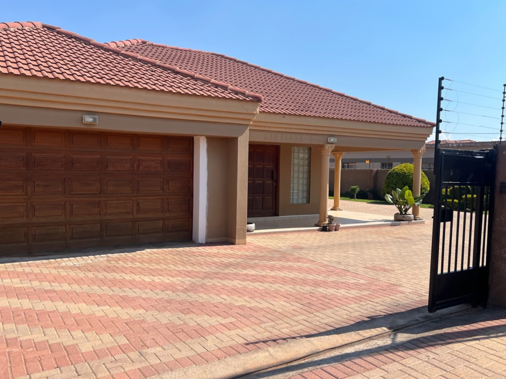 House let in Tlokweng, Botswana - 3BO1699197 House let in Tlokweng, Botswana - 3BO1699197