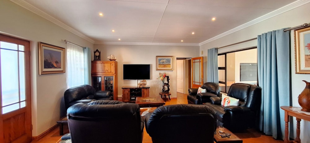 House sold in Wesbank, Oudtshoorn - 1OU1698132 House sold in Wesbank, Oudtshoorn - 1OU1698132