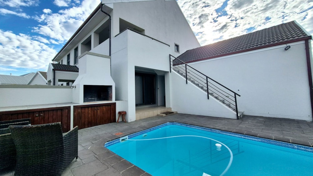 Security estate home let in Zevenzicht - 1KV1697312 Security estate home let in Zevenzicht - 1KV1697312