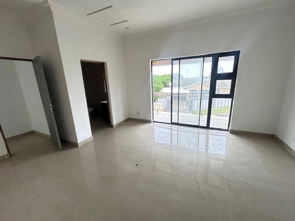 House for sale in Brackenham - 1RY1695825