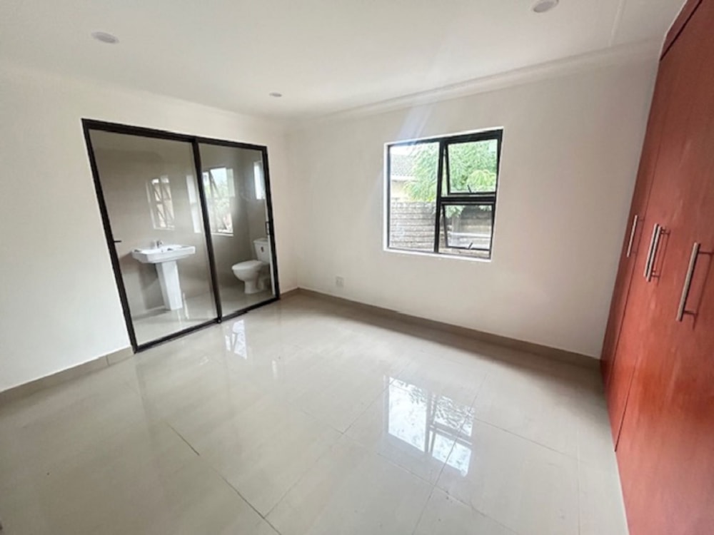 House for sale in Brackenham - 1RY1695825