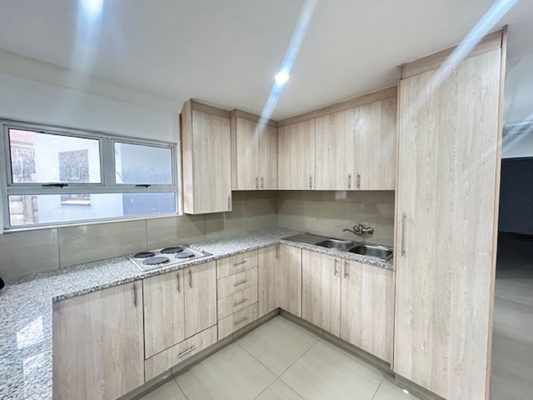 House for sale in Brackenham - 1RY1695825