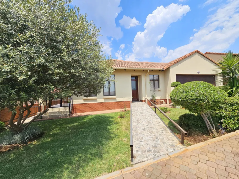 Single-storey retirement home let in Xanadu - 1HR1752403