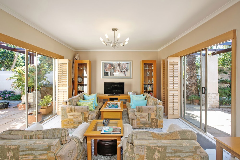 Security estate home sold in Century City - 1TV1697875