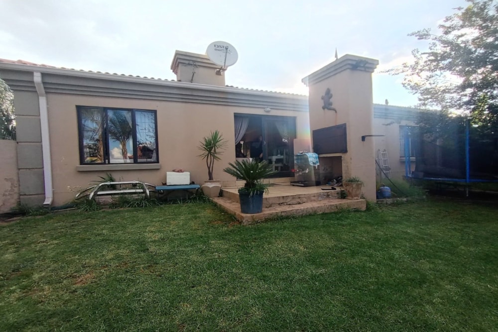 Security complex home sold in Reyno Ridge - 1WD1699083