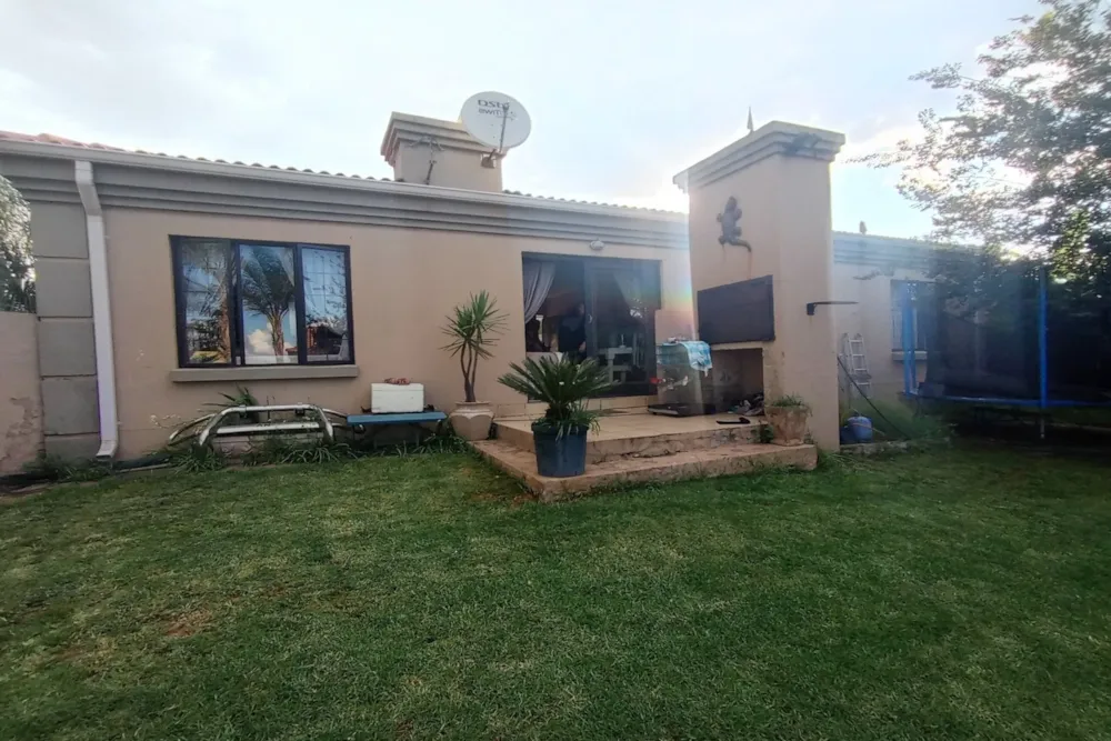 Security complex home sold in Reyno Ridge - 1WD1699083 Security complex home sold in Reyno Ridge - 1WD1699083