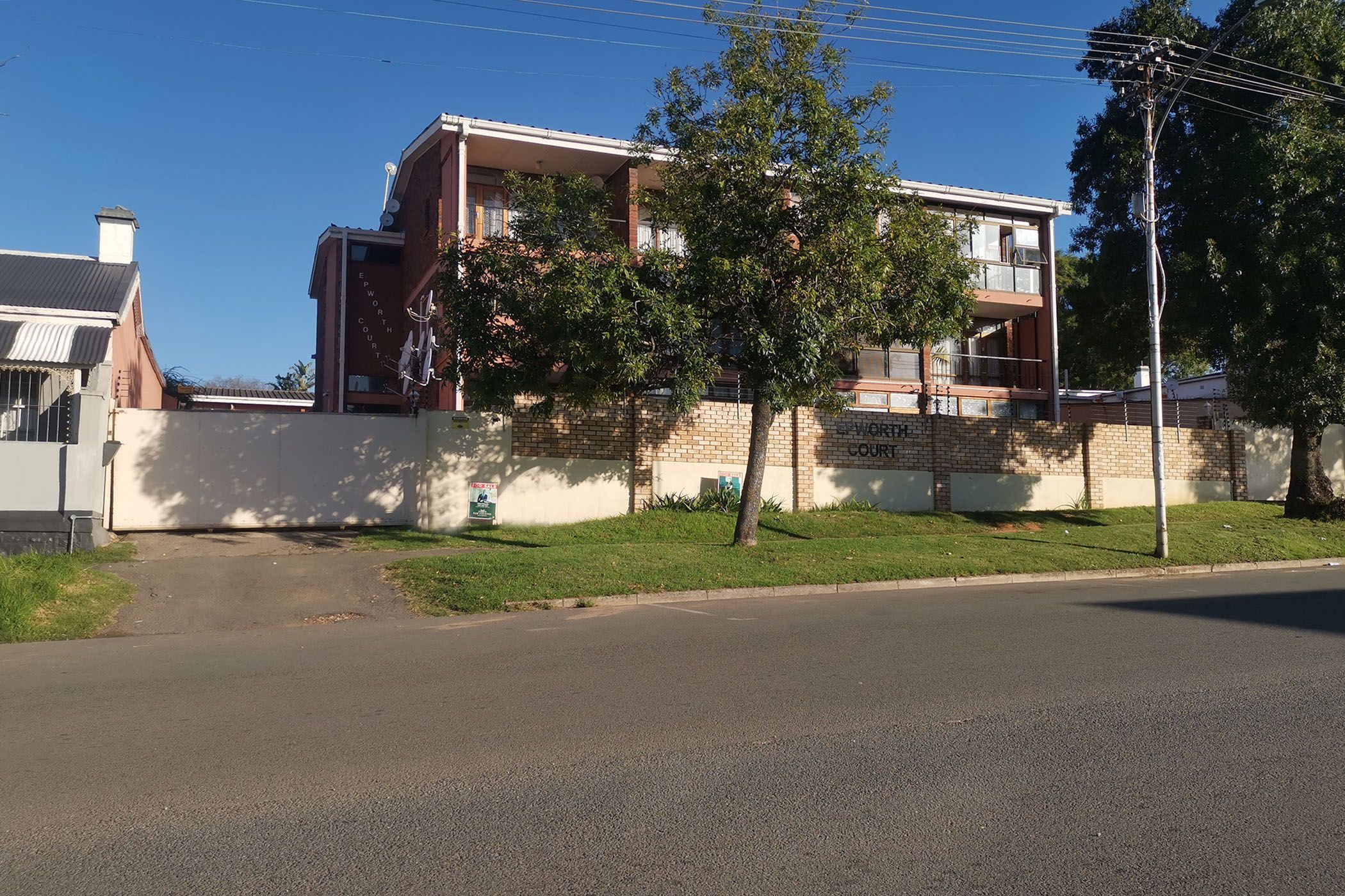 Multi-storey apartment sold in Sunnyside, Grahamstown, Makhanda - 1GC1696475