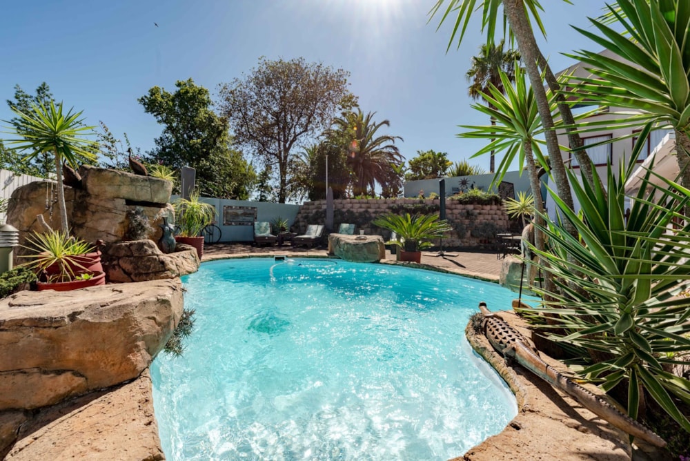 Double-storey house to rent in Heuwelkruin, Knysna - 1KG1696480 Double-storey house to rent in Heuwelkruin, Knysna - 1KG1696480