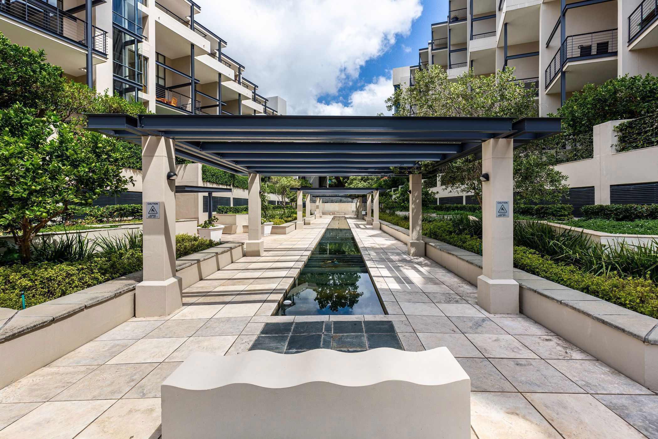 Double-storey apartment to rent in Gardens - CBL1738859