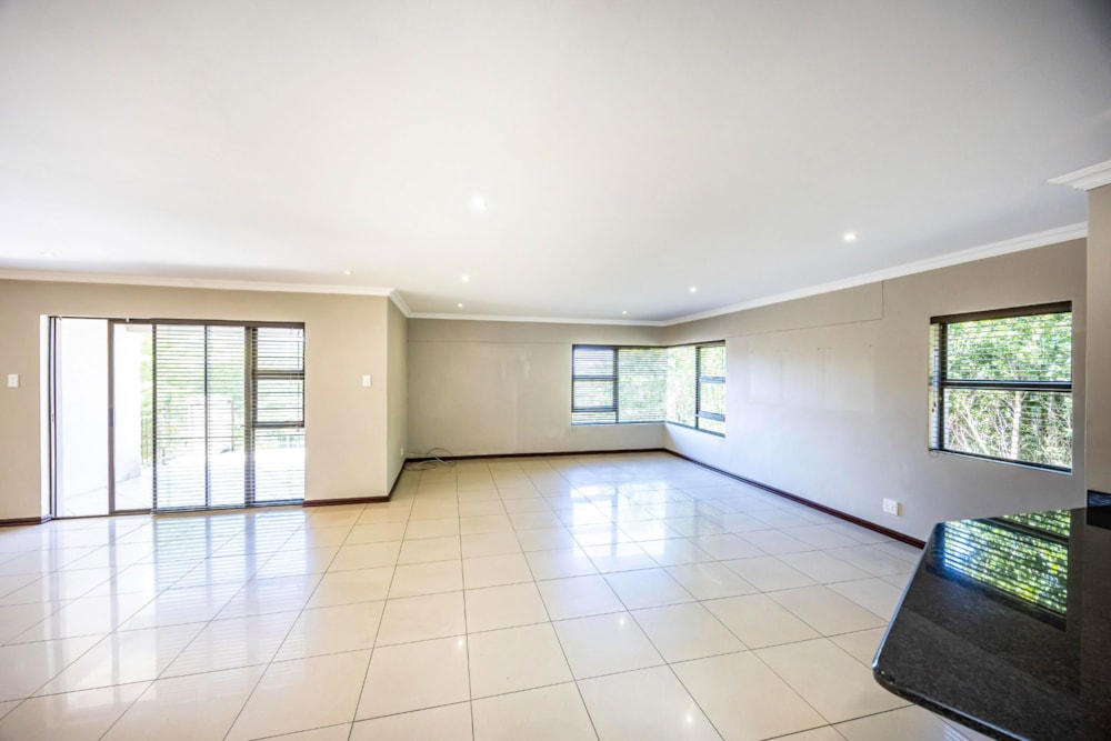 Double-storey house for sale in Beacon Bay - 1EZ1697286 Double-storey house for sale in Beacon Bay - 1EZ1697286