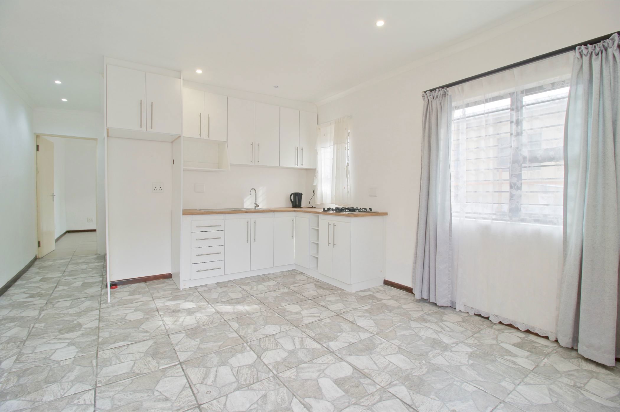 Apartment let in Bothasig - 1PLA1698340