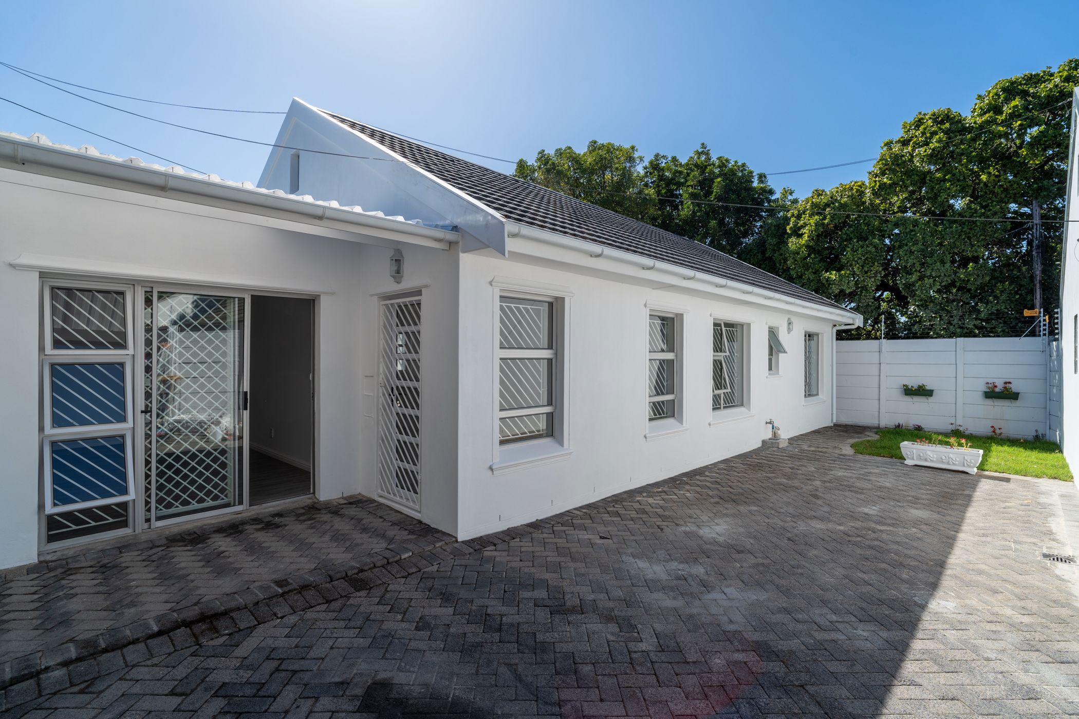 House sold in Claremont, Cape Town - KW1696388
