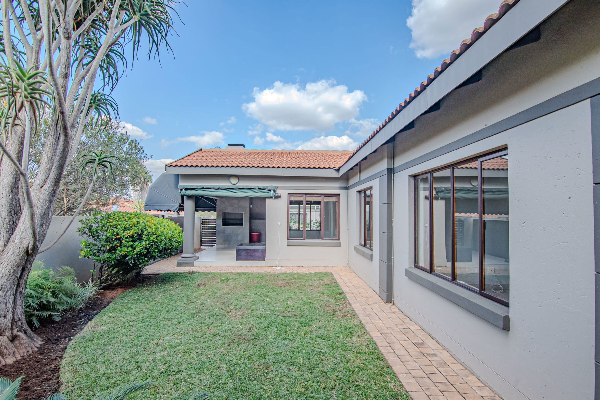 Townhouse let in Silver Lakes Golf Estate - PTL1689274