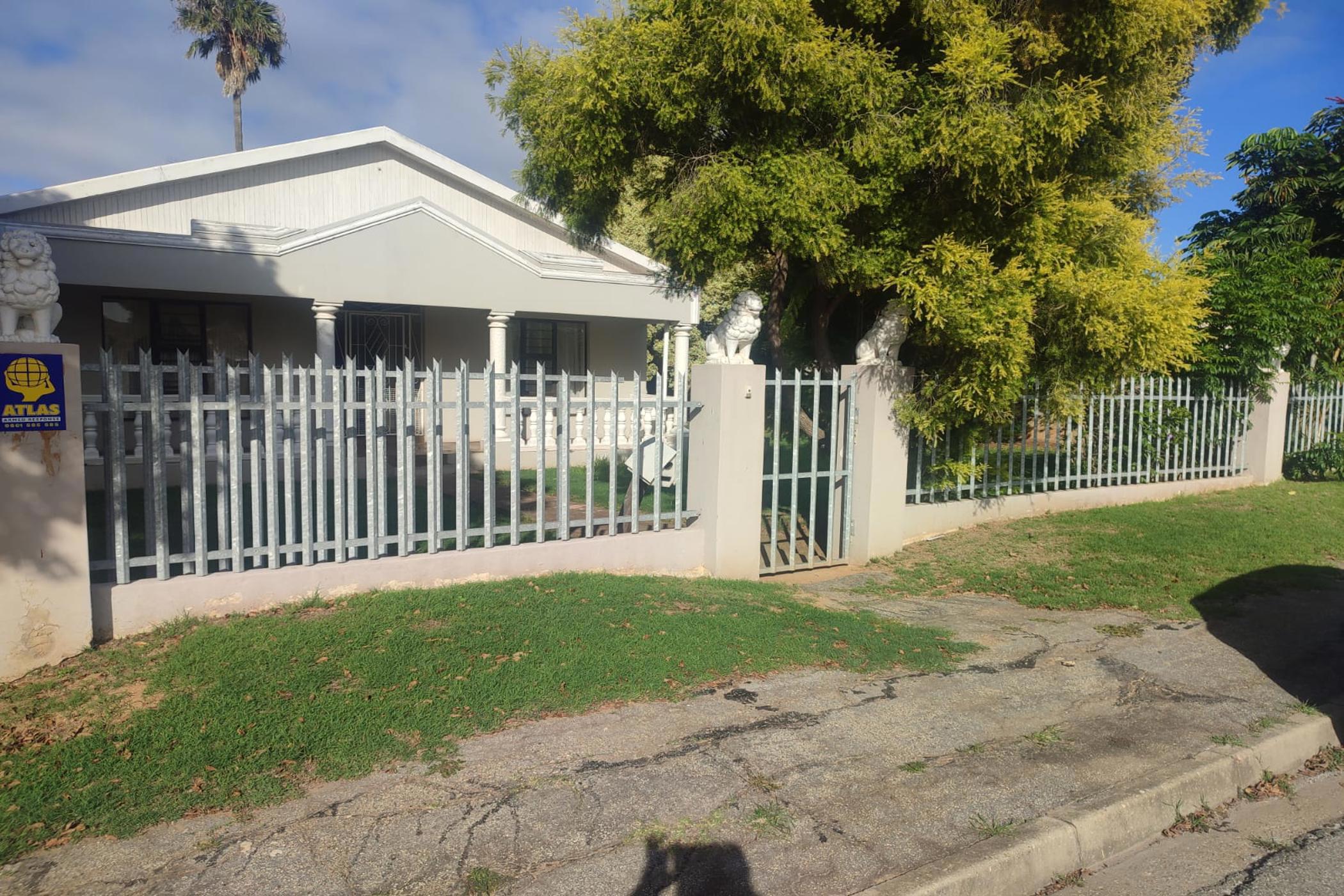 House let in Retief - 1UK1696601