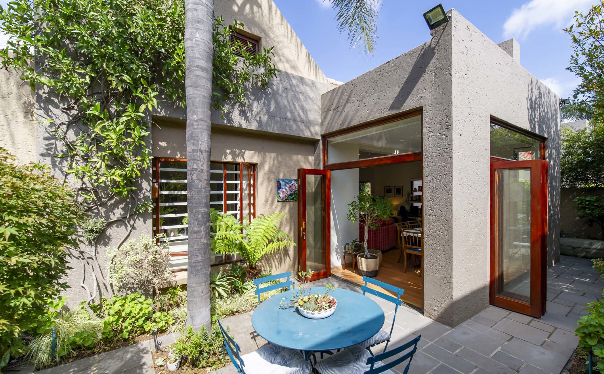 Single-storey cluster sold in Woodmead - HP1697655