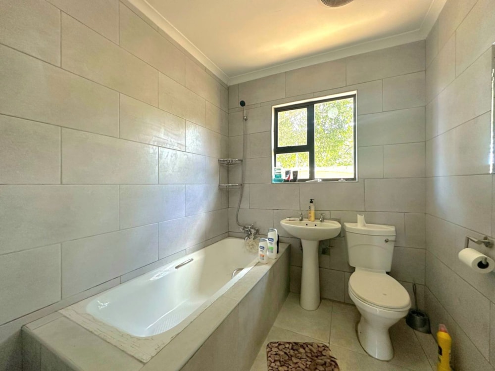 Security complex home to rent in Inyala Park - 1RY1740123 Security complex home to rent in Inyala Park - 1RY1740123