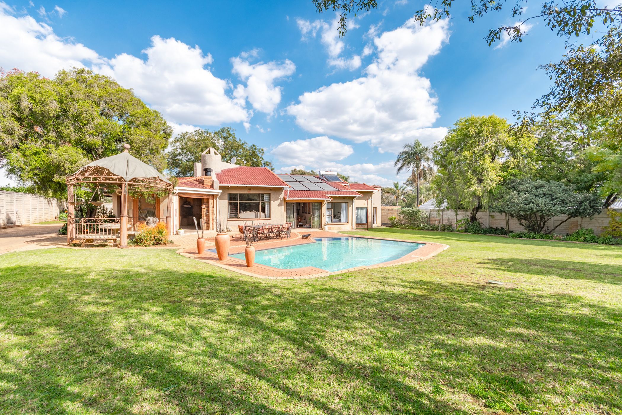 House sold in Farrarmere - EN1695318