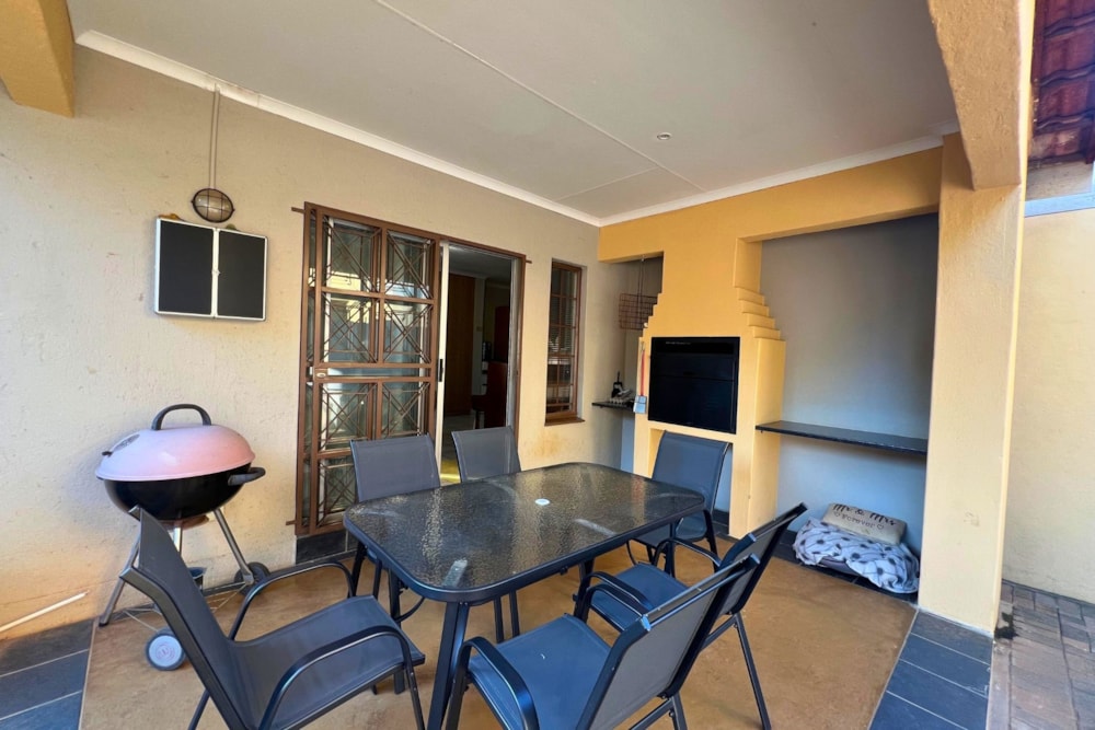 Double-storey house for sale in West Acres - 1NS1700147