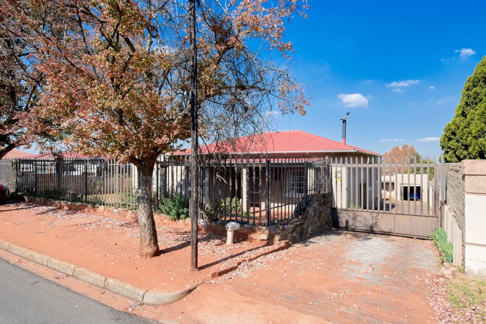 House for sale in Florida, Roodepoort - RAN1701728