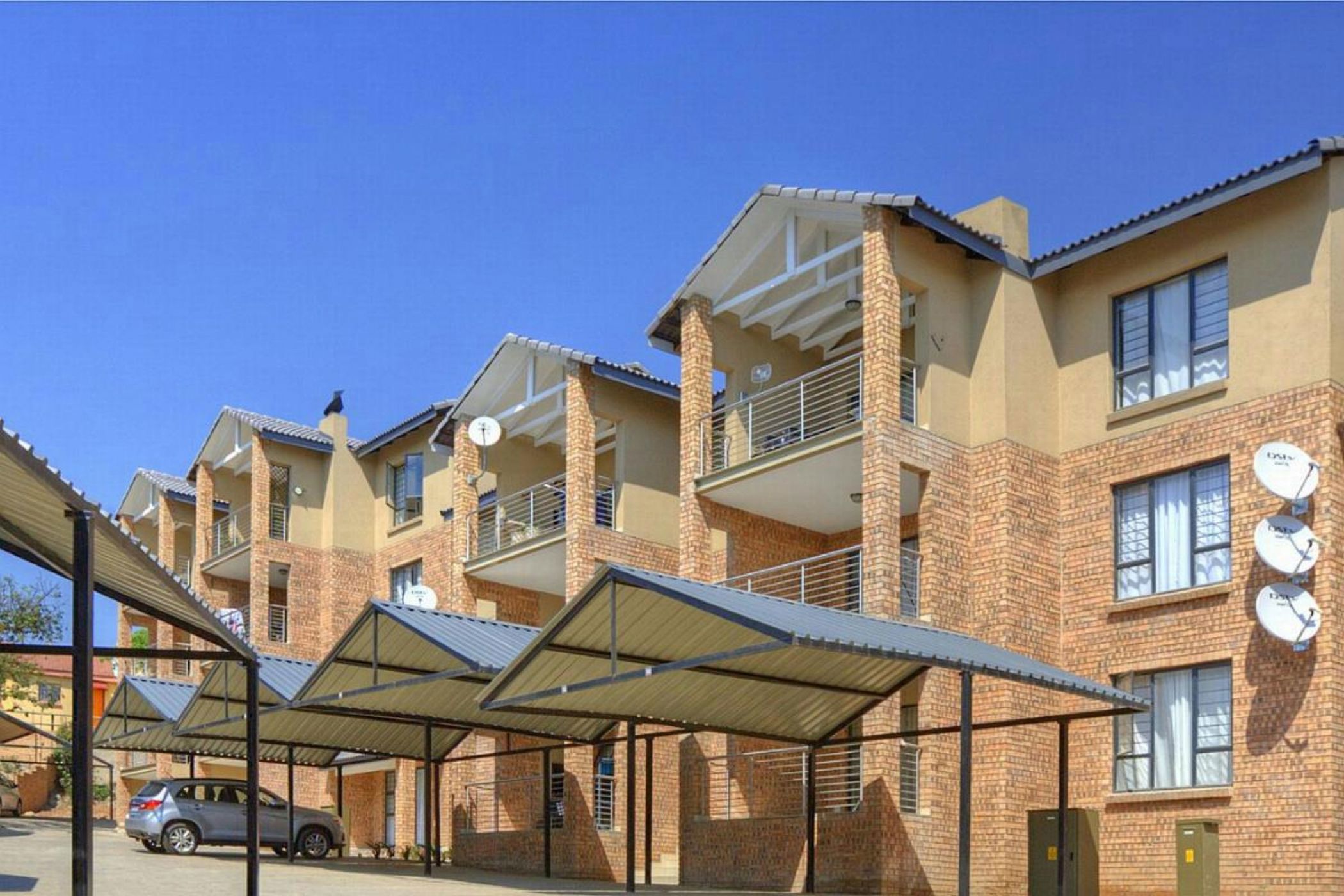 Apartment let in West Acres - 1NS1702198