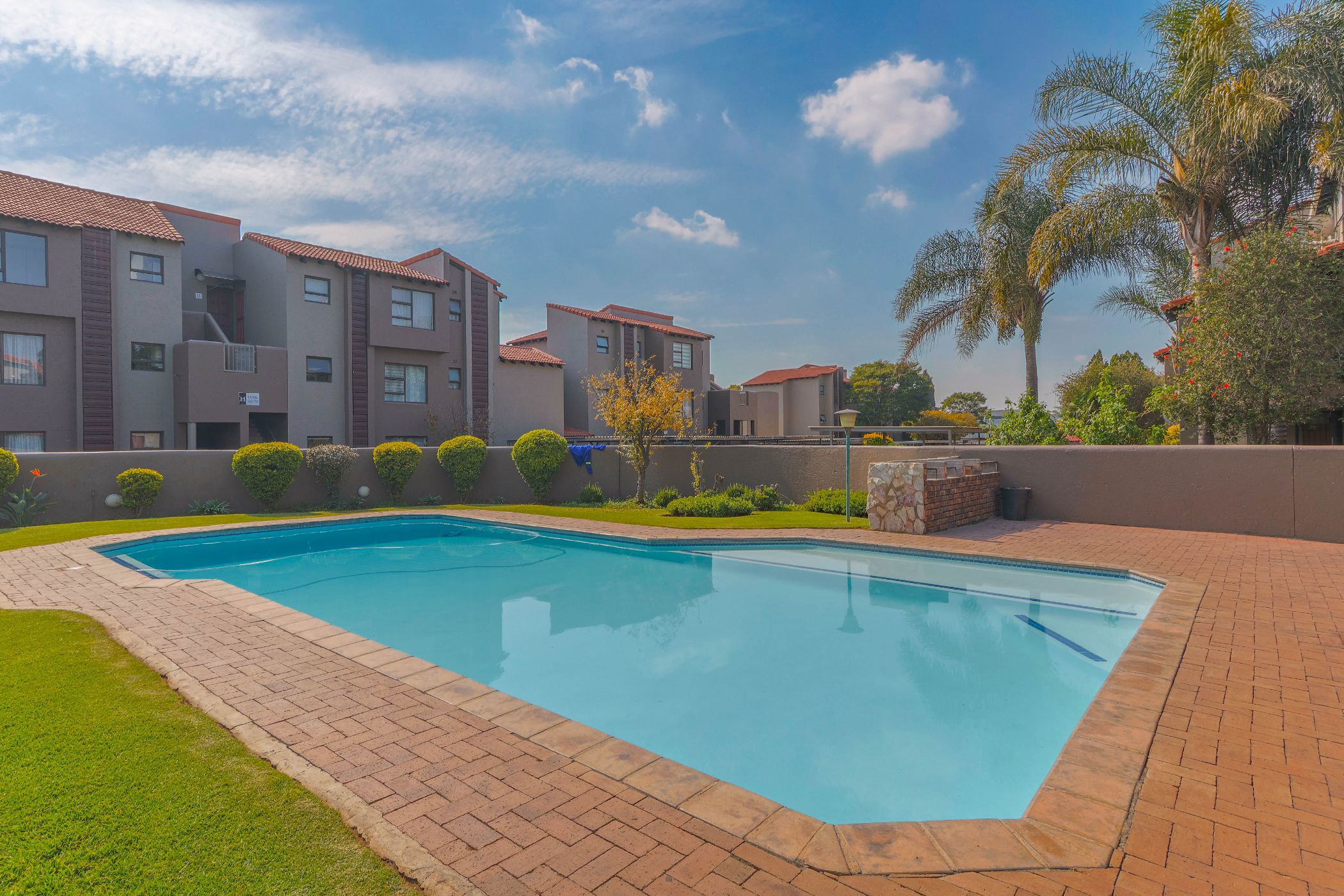 Apartment for sale in Lakefield - EN1701407