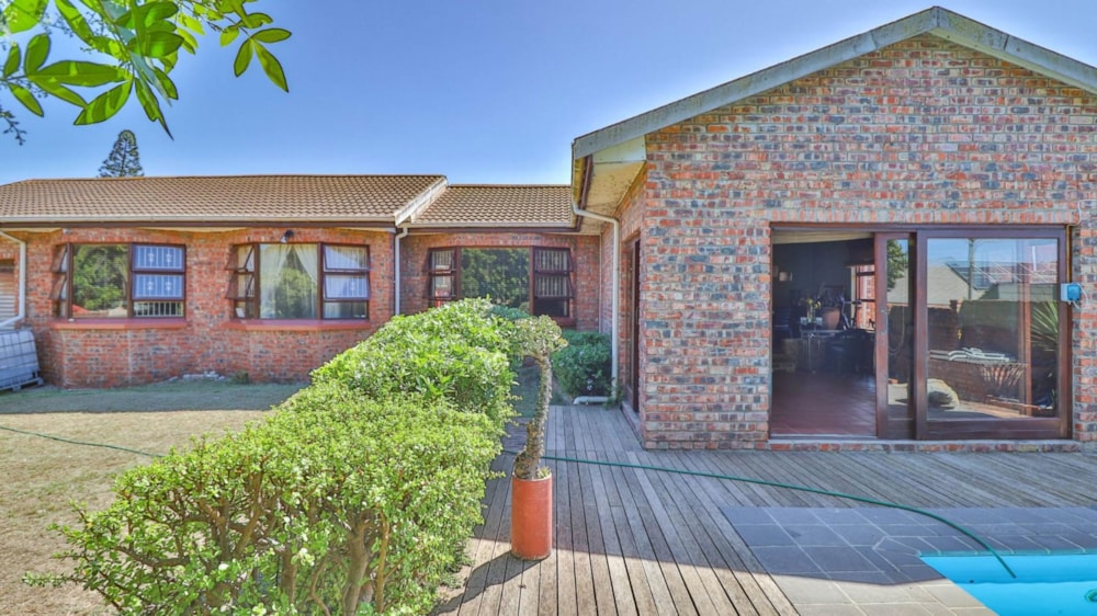 House for sale in Bluewater Bay, Port Elizabeth, Gqeberha - 1PLZ1700868 House for sale in Bluewater Bay, Port Elizabeth, Gqeberha - 1PLZ1700868