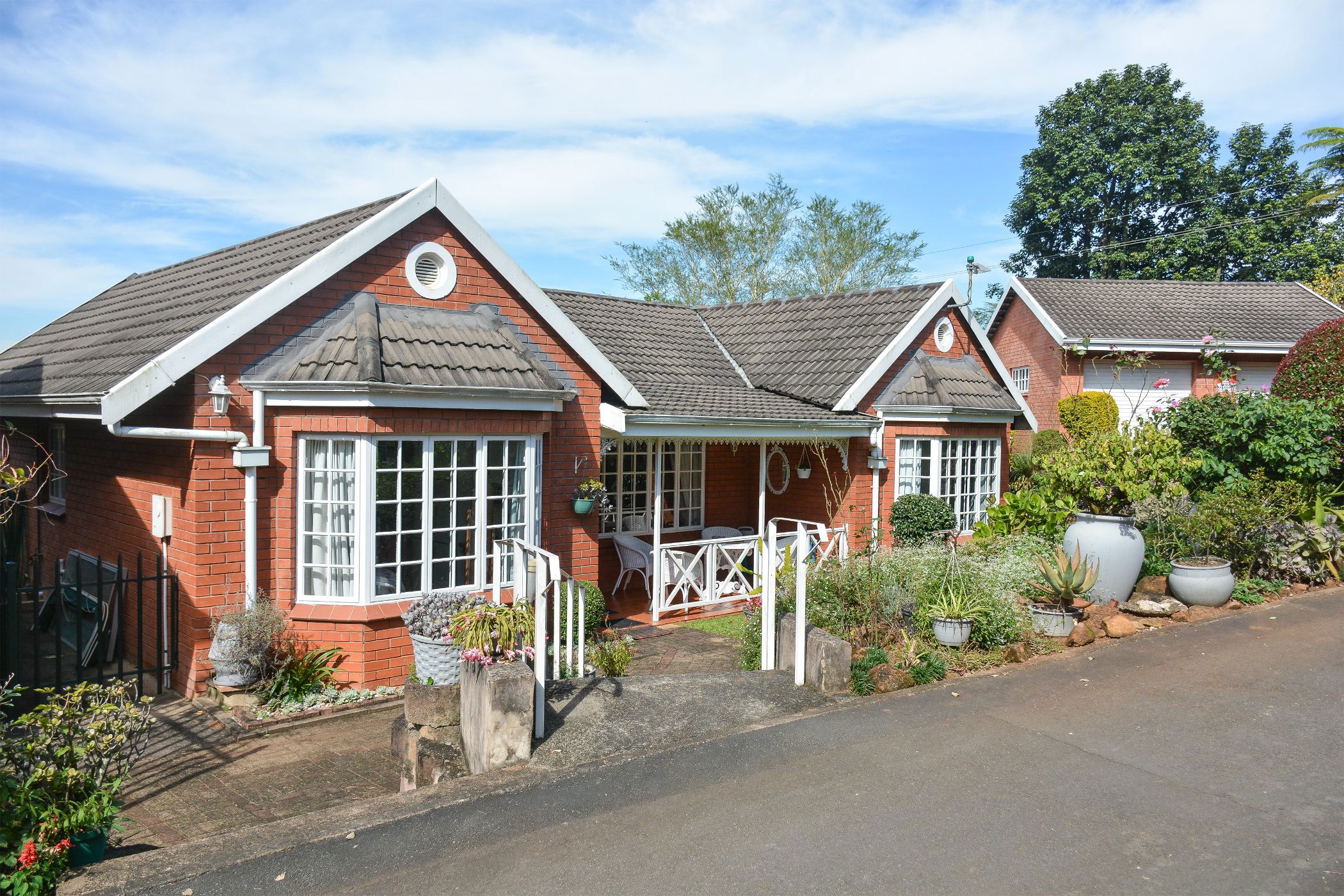 Townhouse sold in Chase Valley Downs - 1PM1701448