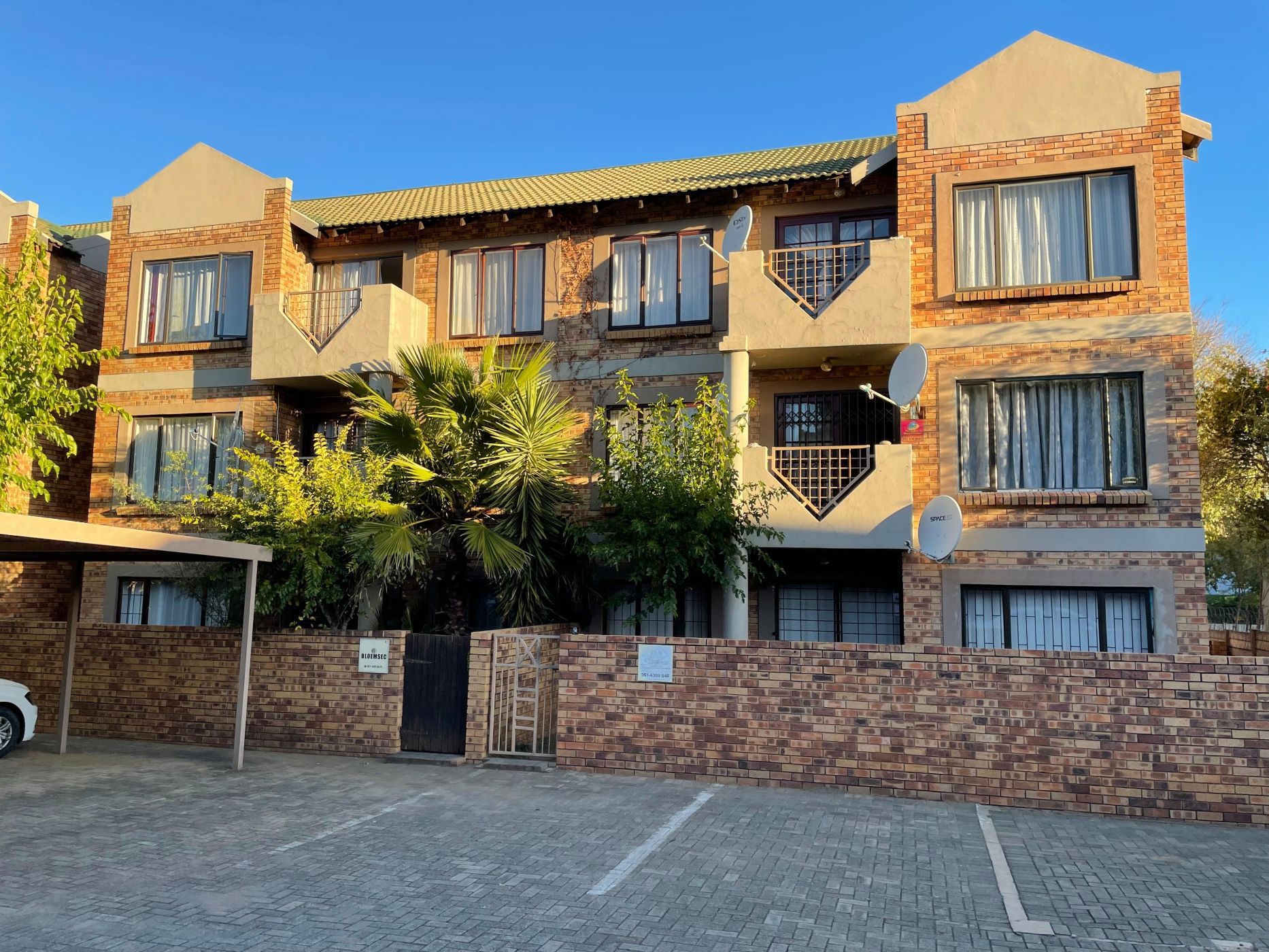 Townhouse for sale in Westdene, Bloemfontein - 1BX1702505