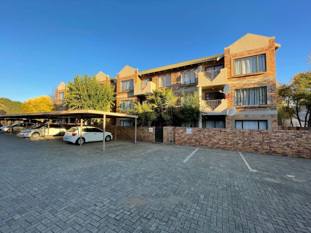 Townhouse for sale in Westdene, Bloemfontein - 1BX1702505