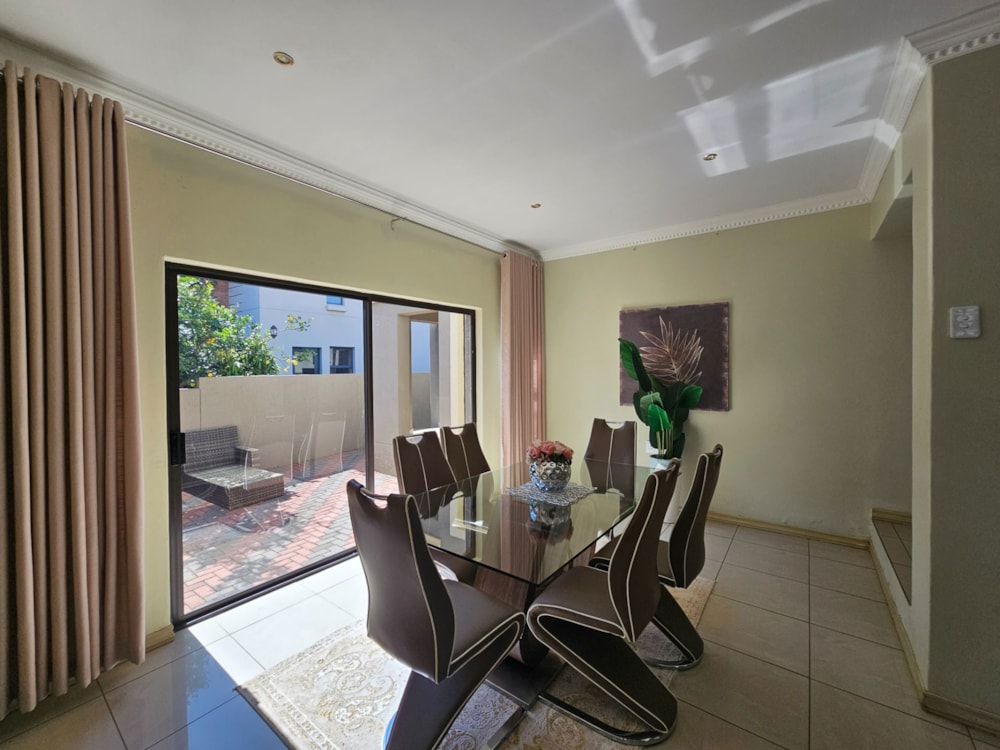 Double-storey house for sale in Bendor Park - 1PS1717274