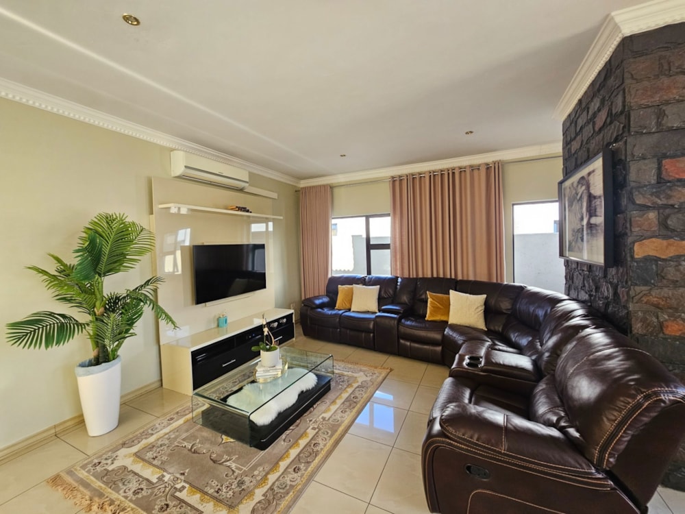 Double-storey house for sale in Bendor Park - 1PS1717274