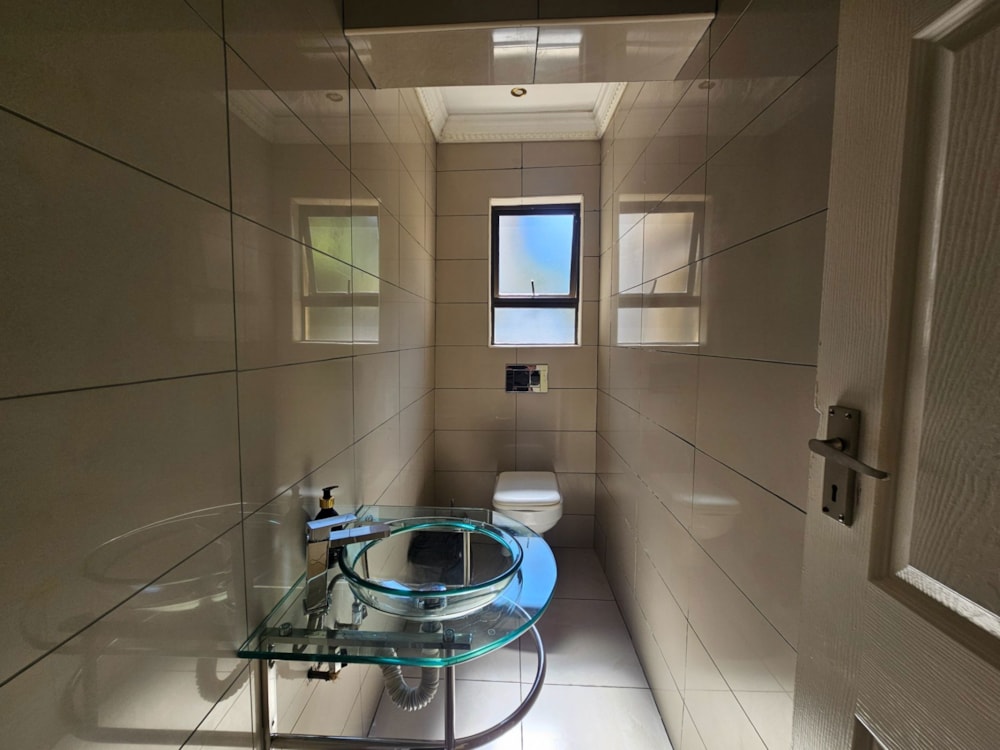 Double-storey house for sale in Bendor Park - 1PS1717274