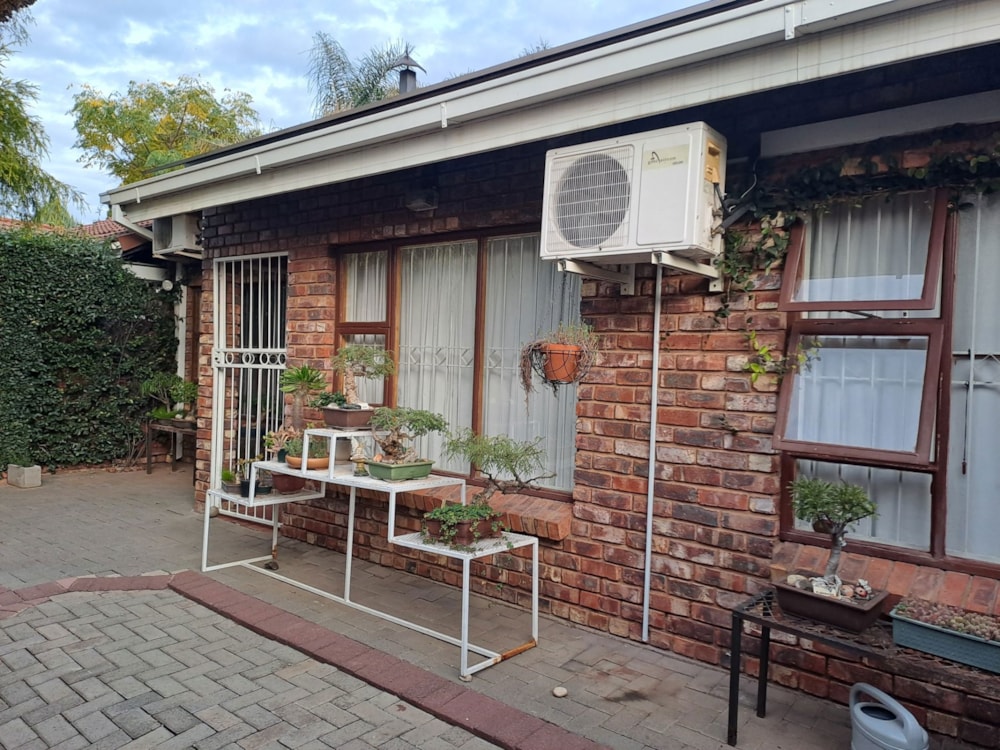 Townhouse for sale in Dan Pienaar - 1BX1701643