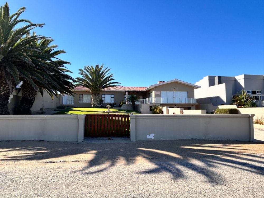 House for sale in Port Nolloth - 1NA1702347