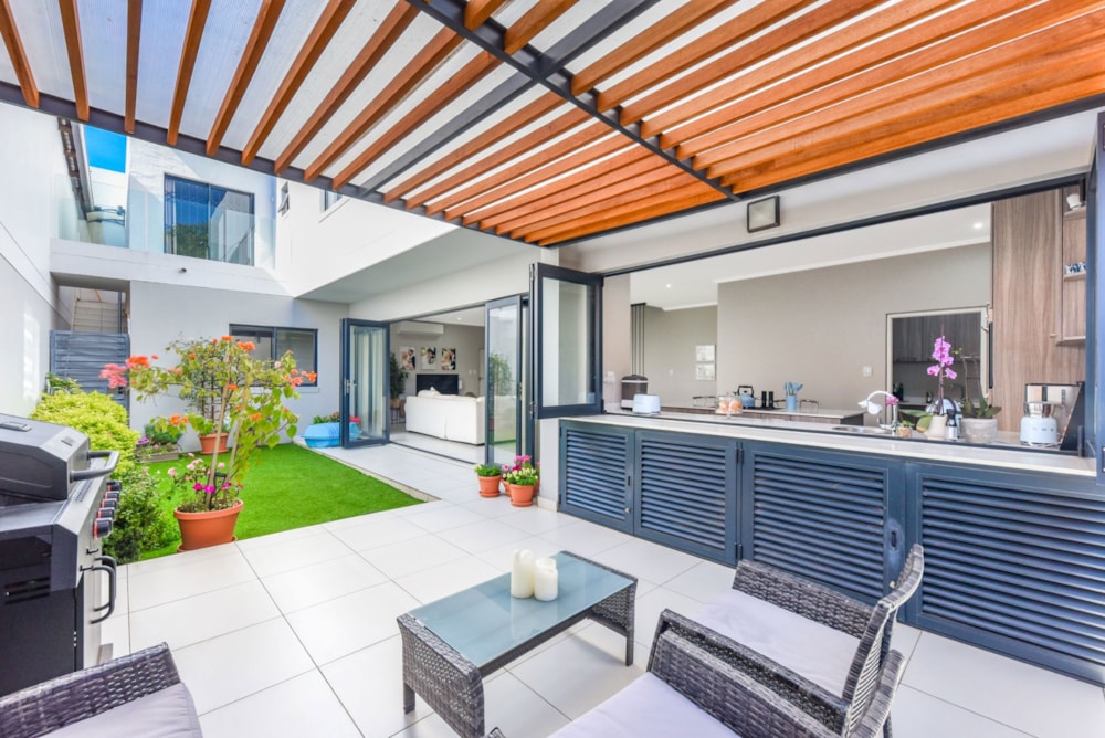 Townhouse for sale in Sandown, Sandton - HP1700706