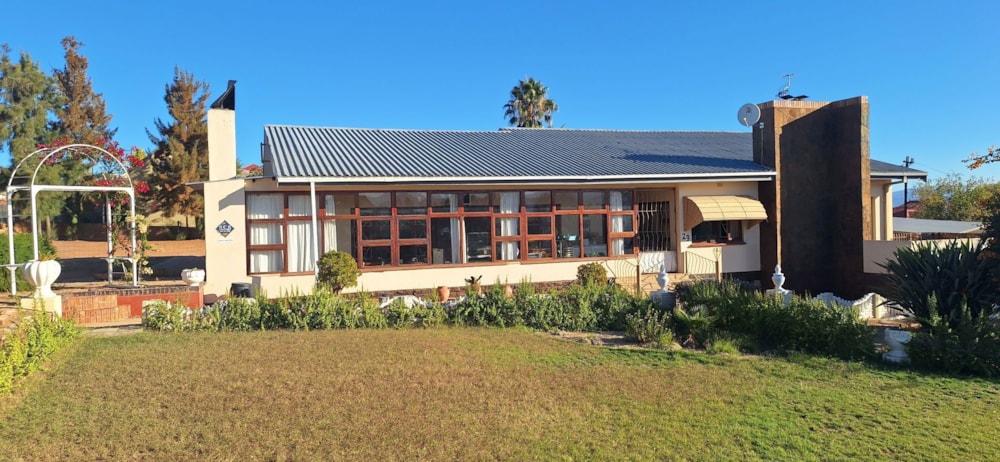 House for sale in Oudtshoorn Central - 1OU1700111