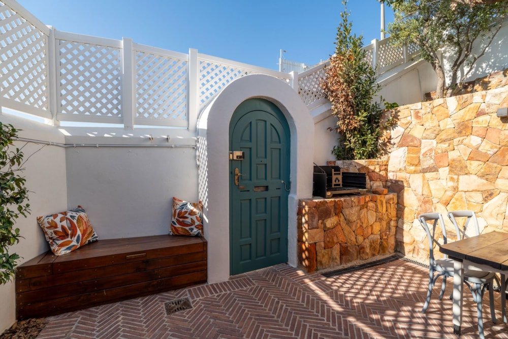 Apartment sold in Simons Town - SIM1701607 Apartment sold in Simons Town - SIM1701607