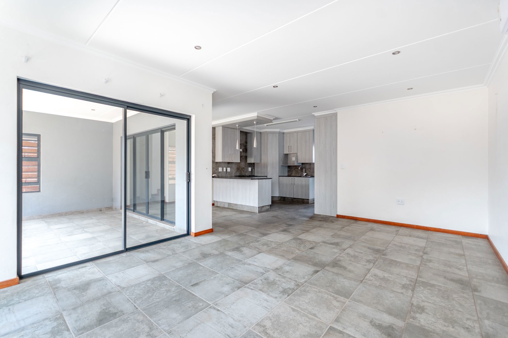 House for sale in Pomona - KTP1702478