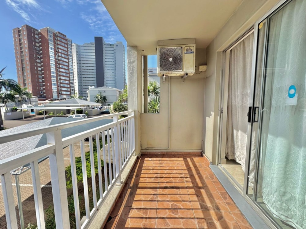 Apartment for sale in North Beach Durban - 1DA1702139 Apartment for sale in North Beach Durban - 1DA1702139