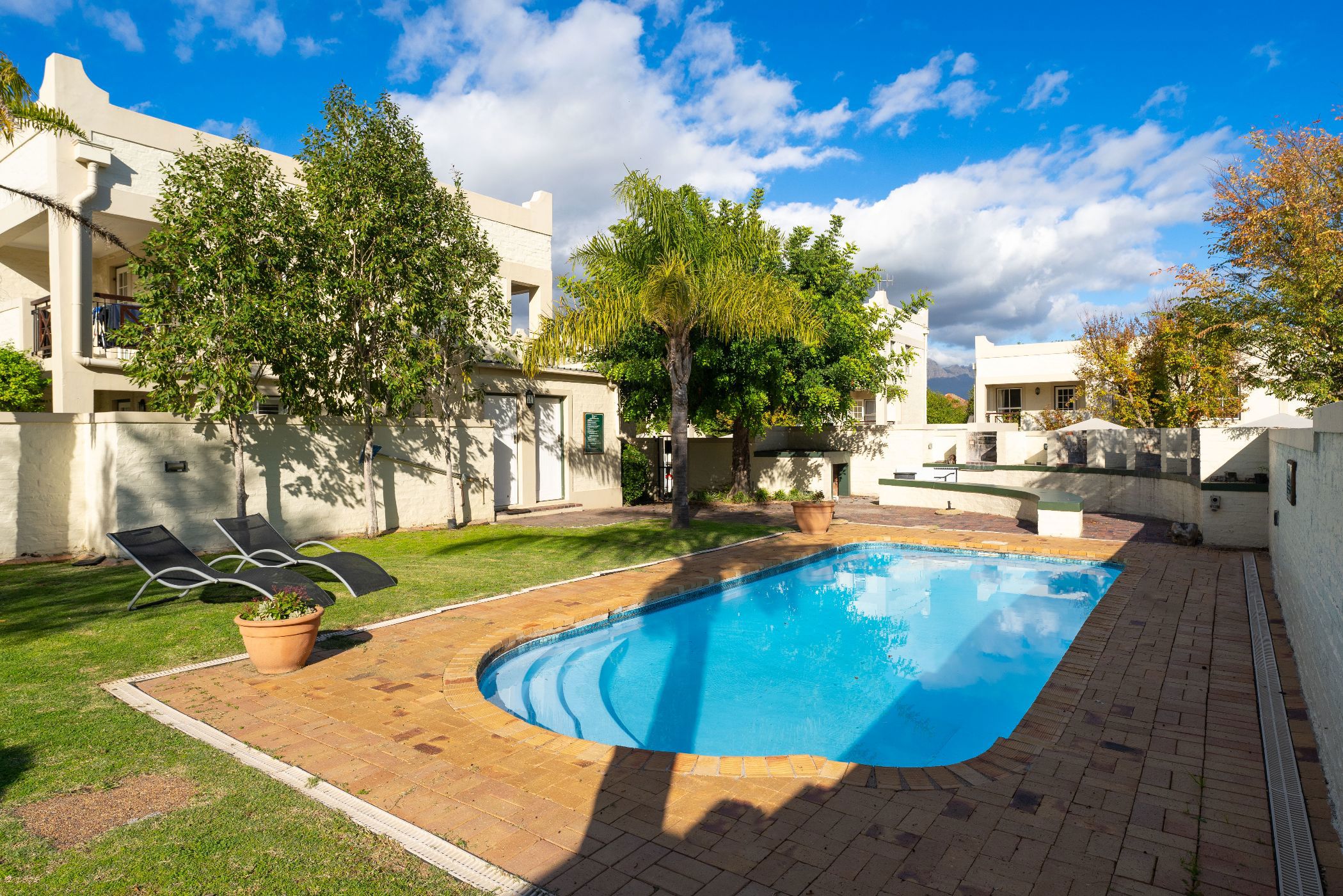 Apartment sold in Onder Papegaaiberg - ST1701280