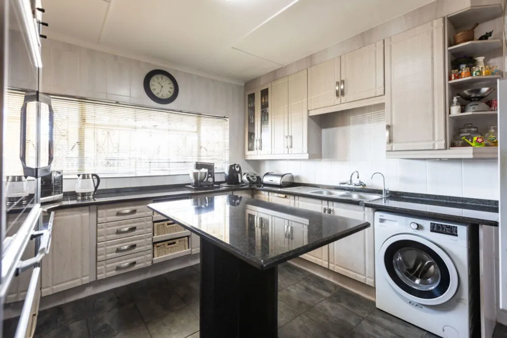 House for sale in Lennoxton - 1NW1701577