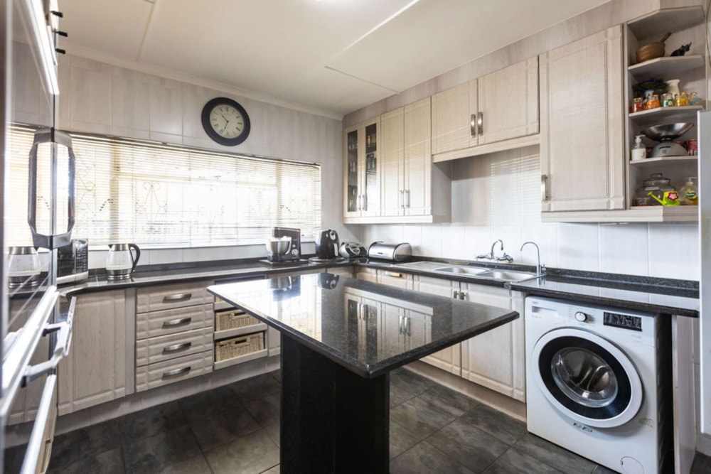 House for sale in Lennoxton - 1NW1701577 House for sale in Lennoxton - 1NW1701577