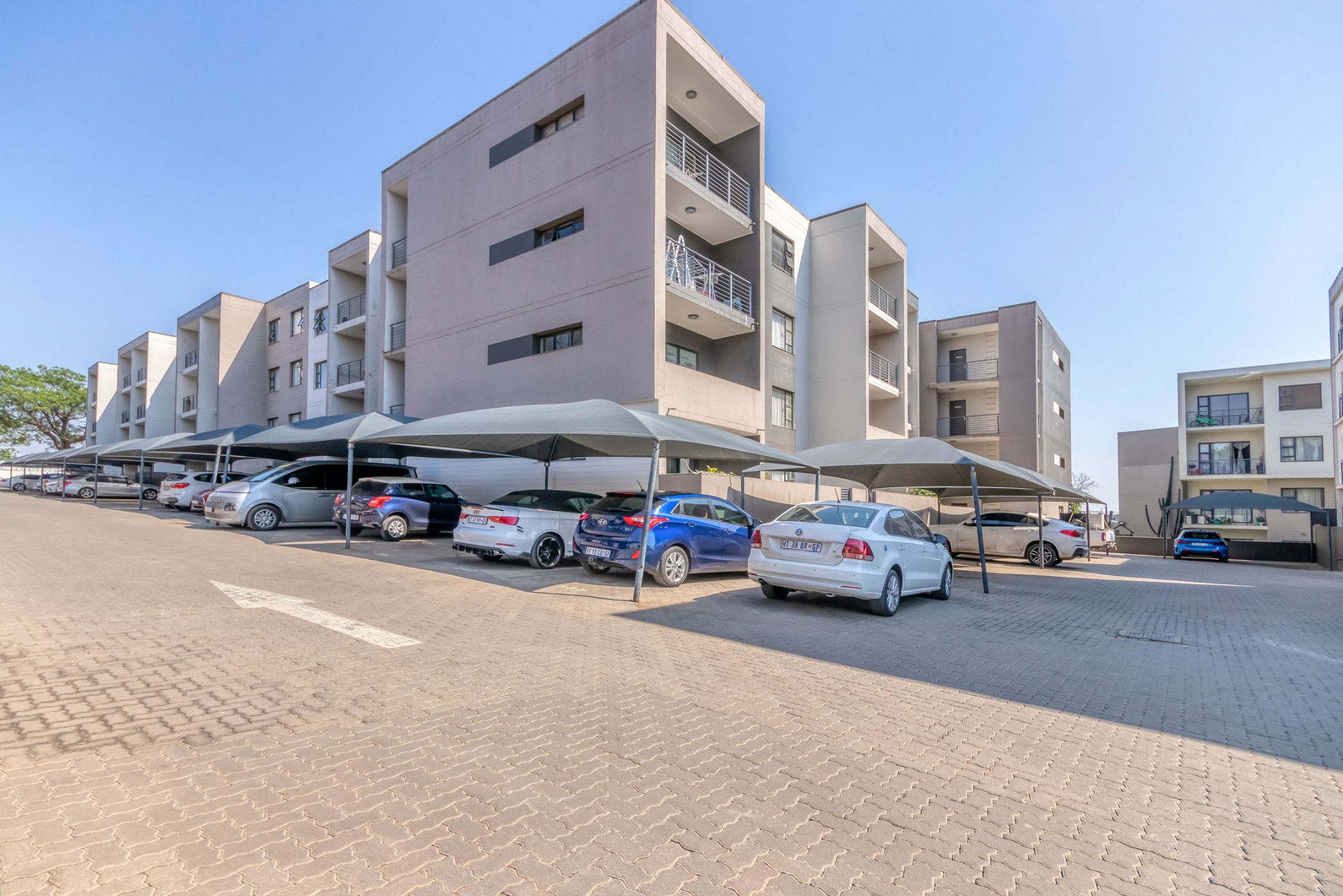 Apartment for sale in North Riding - FW1700995