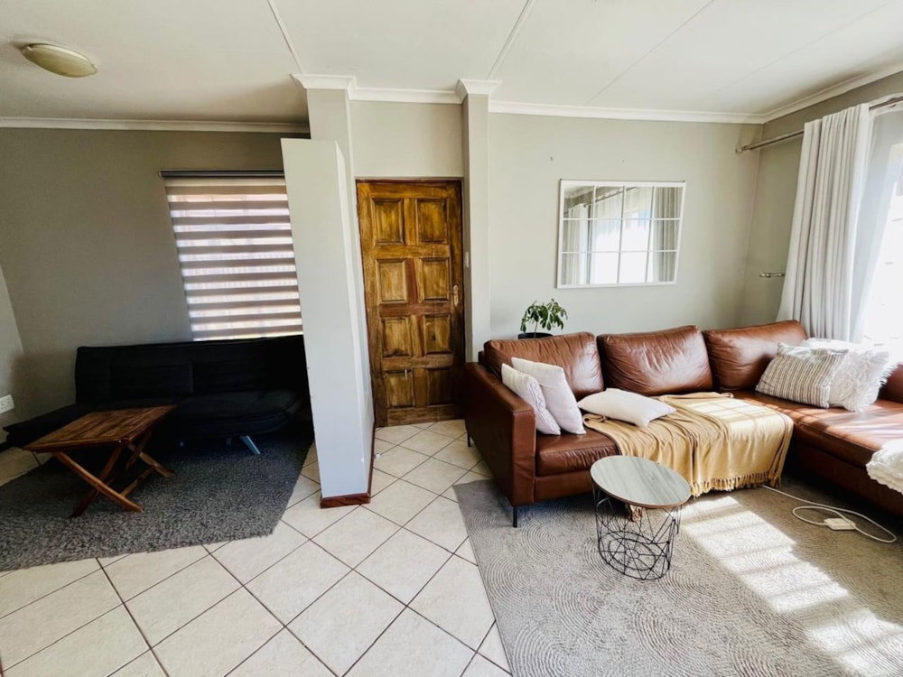 Townhouse for sale in Hillside, Bloemfontein - 1BX1700852 Townhouse for sale in Hillside, Bloemfontein - 1BX1700852
