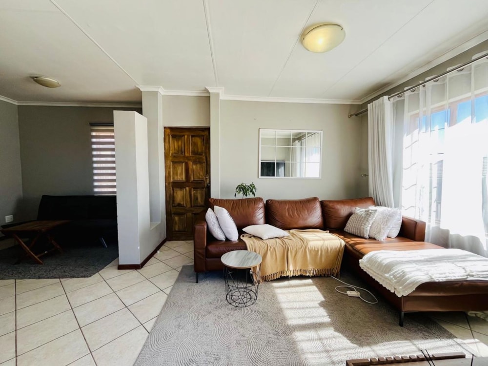 Townhouse for sale in Hillside, Bloemfontein - 1BX1700852 Townhouse for sale in Hillside, Bloemfontein - 1BX1700852