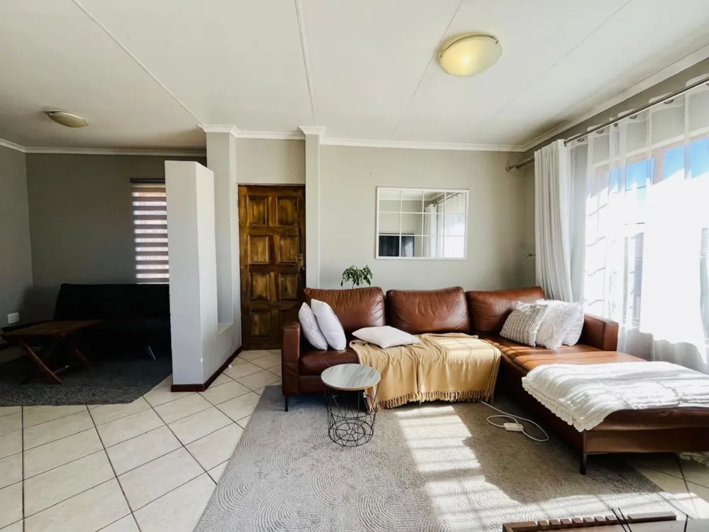 Townhouse for sale in Hillside, Bloemfontein - 1BX1700852 Townhouse for sale in Hillside, Bloemfontein - 1BX1700852