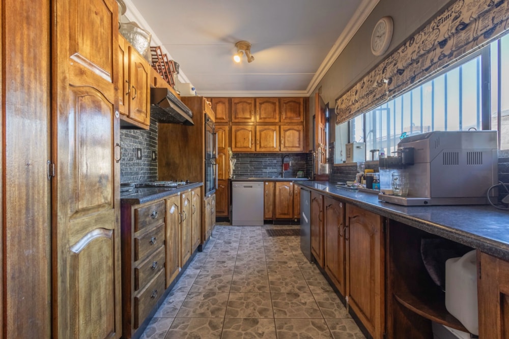 House for sale in Brenthurst - 1BJ1702070 House for sale in Brenthurst - 1BJ1702070