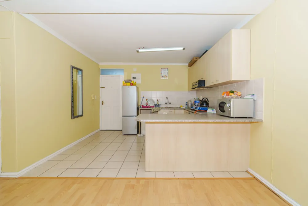 Apartment sold in Wynberg, Cape Town - KW1700241 Apartment sold in Wynberg, Cape Town - KW1700241