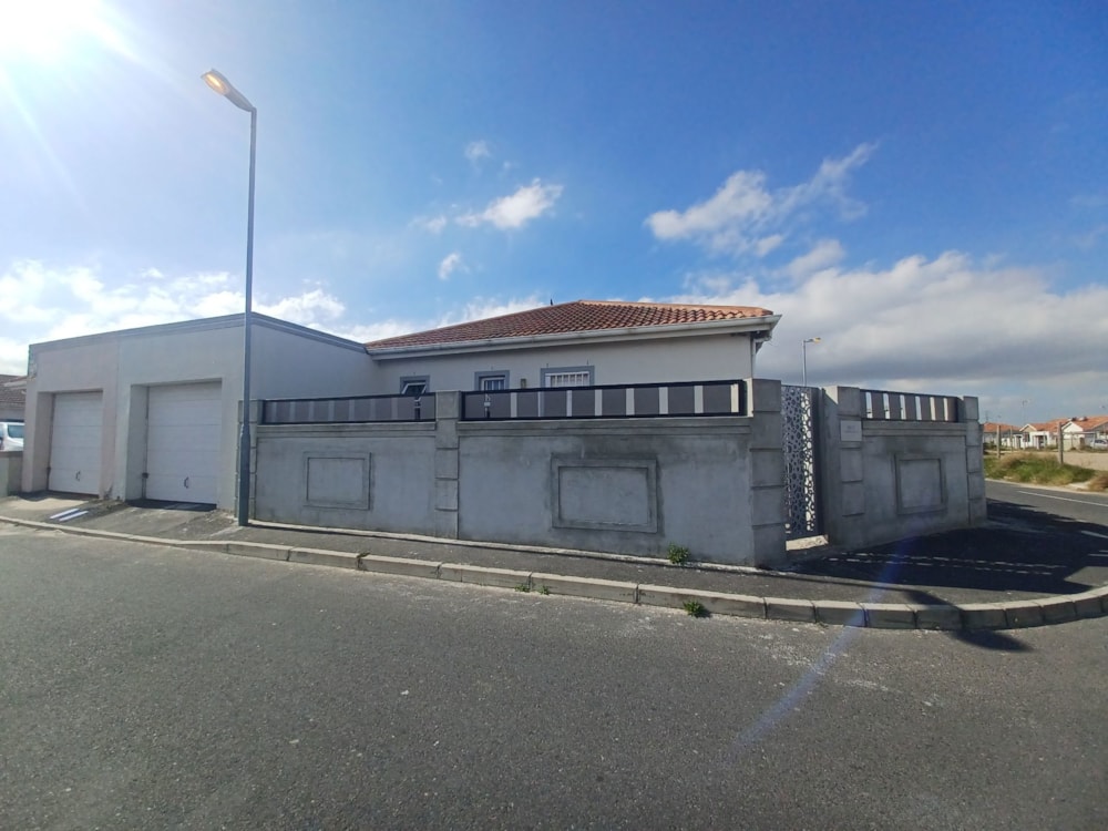 House for sale in Mitchells Plain - 1MN1700245