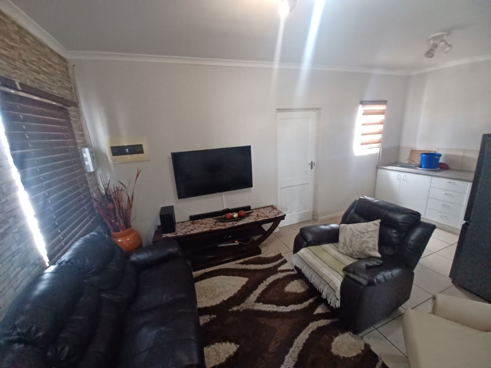 House for sale in Mitchells Plain - 1MN1700245